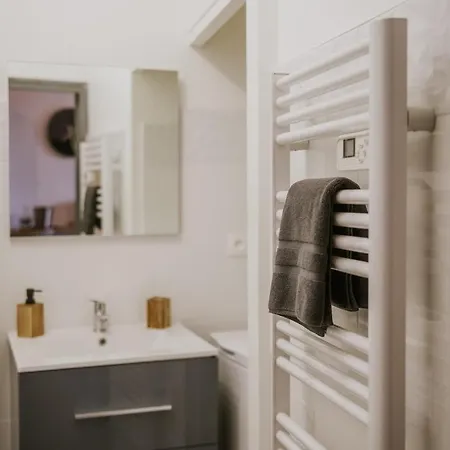 Le 5, Charm, Comfort, 2 Bedrooms, 5 People Max