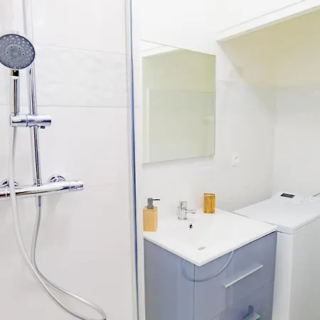 Le 5, Charm, Comfort, 2 Bedrooms, 5 People Max
