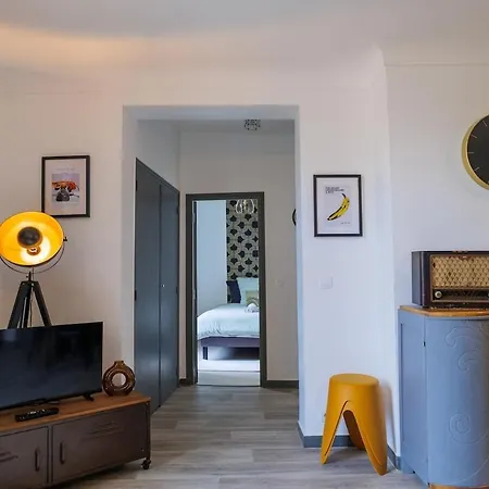 Le 5, Charm, Comfort, 2 Bedrooms, 5 People Max *